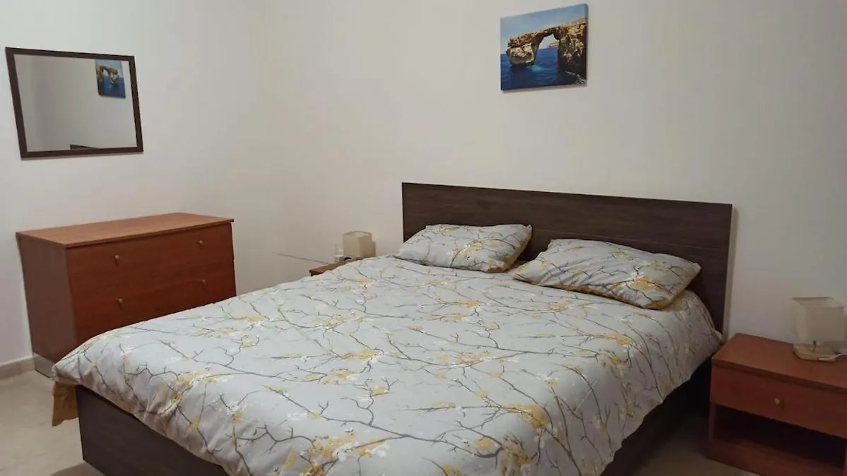 Sw1 - Cosy Three Bedroom Apartment In Xghajra Malta