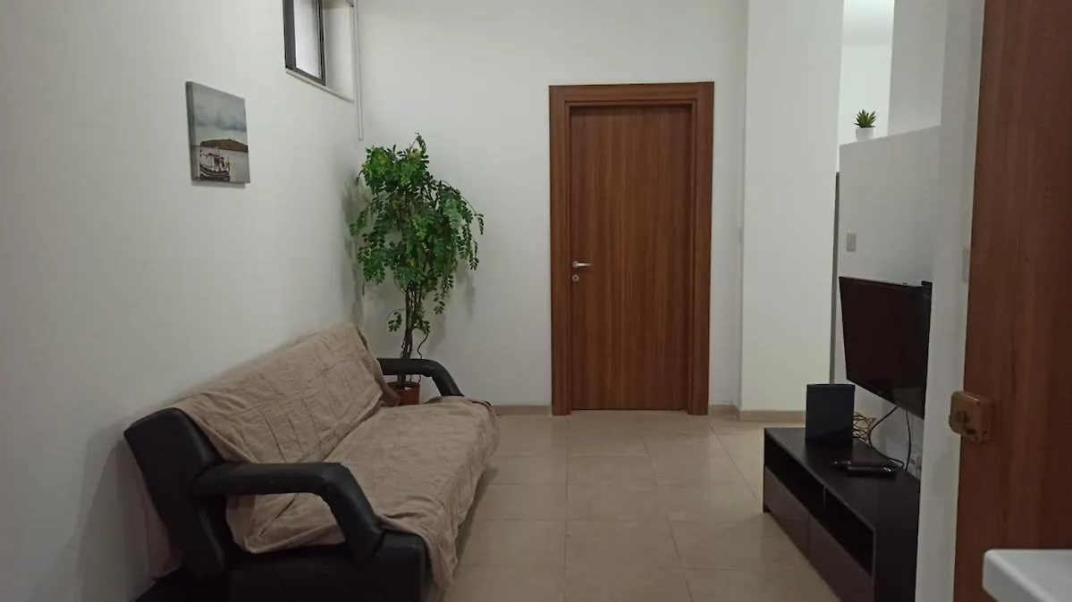 Sw1 - Cosy Three Bedroom Apartment In Xghajra