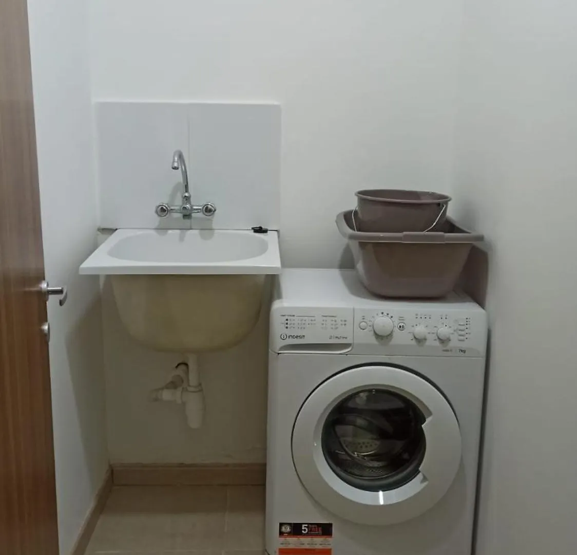 Sw1 - Cosy Three Bedroom Apartment In Xghajra